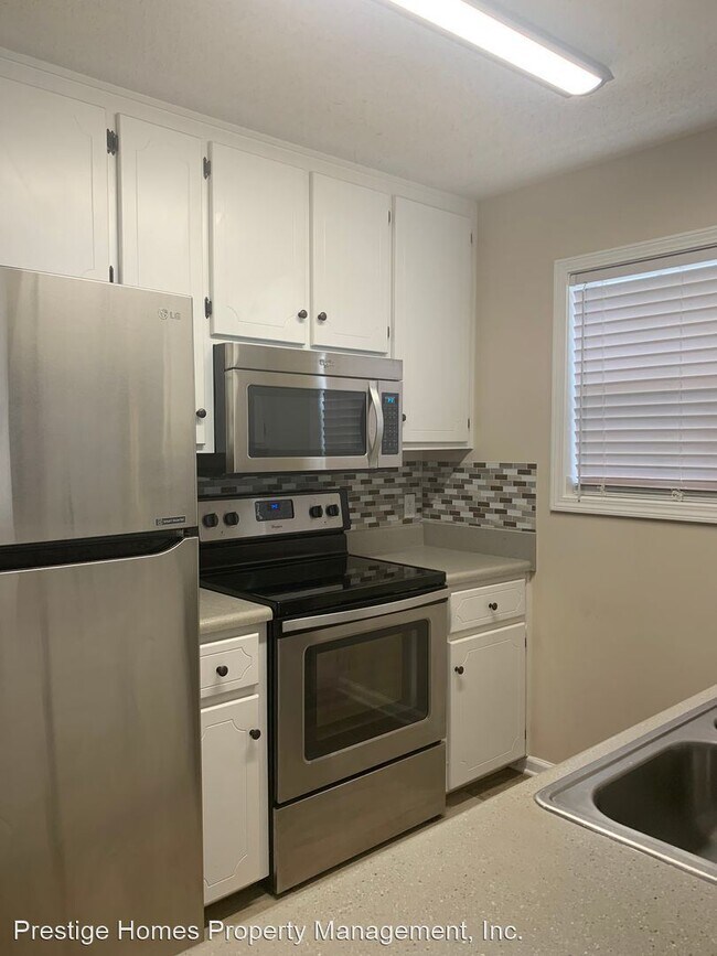 Building Photo - 3 br, 2.5 bath House - 170 N. Springview