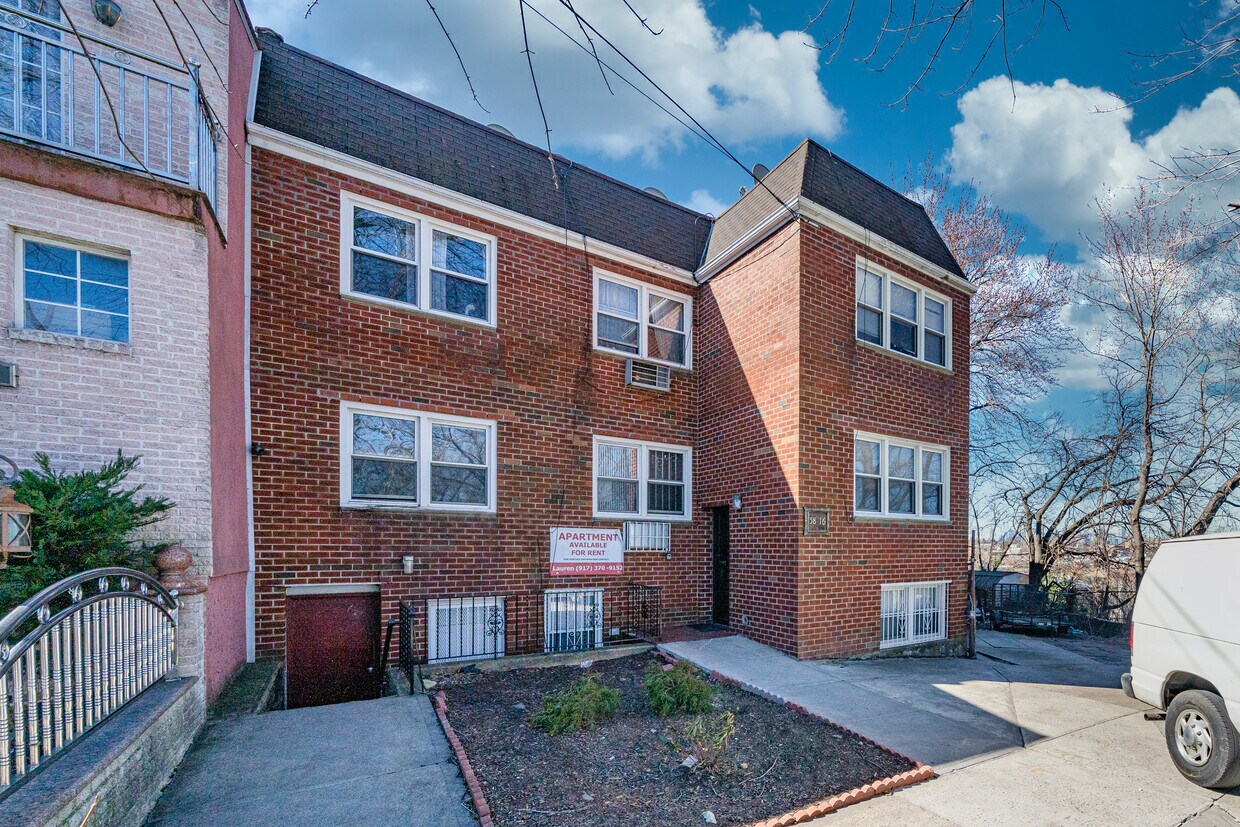 Primary Photo - 5816 85th St