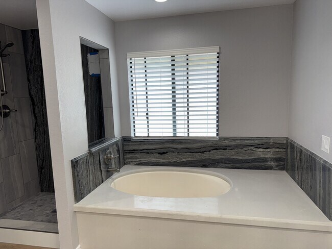 Foto del edificio - 14269 Dalhousie Rd