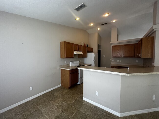 Building Photo - 3865 SW 138th Pl