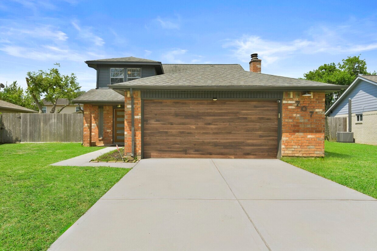 Primary Photo - 707 Land Grant Dr