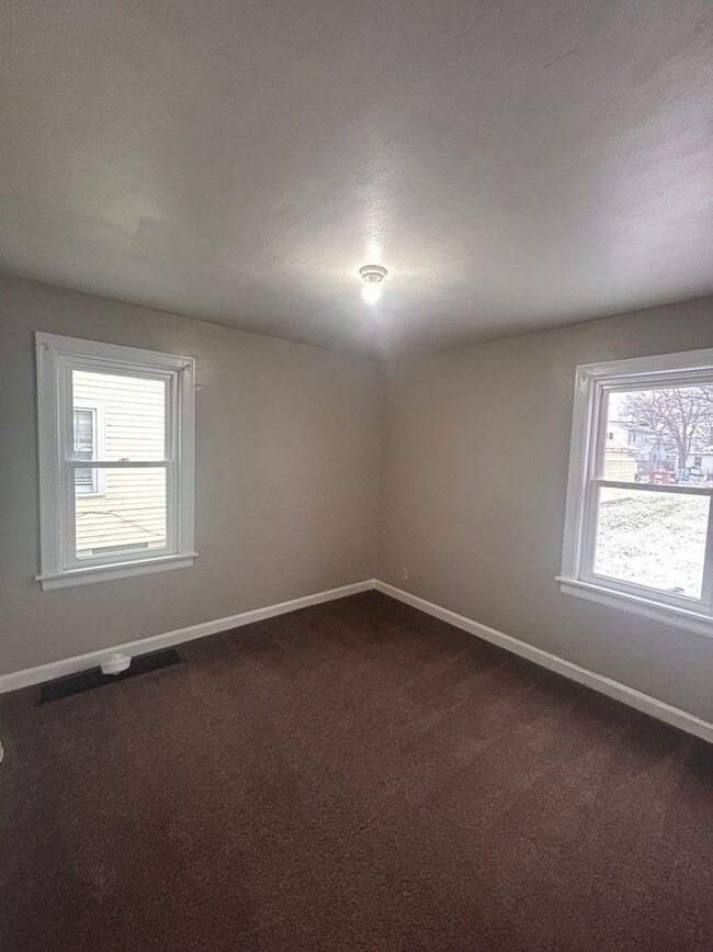 Foto del edificio - 4430 S Park Dr