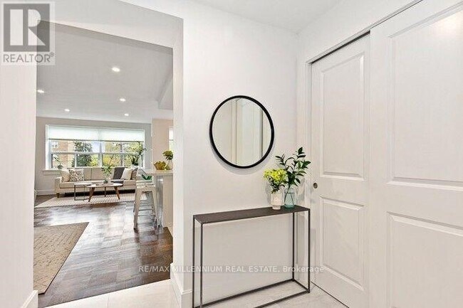 Photo du bâtiment - 2 Ridelle Ave