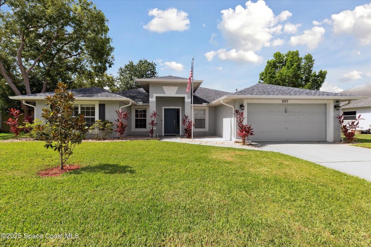 Primary Photo - 1227 Winding Meadows Rd