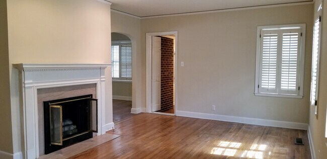 Building Photo - 3 bedroom 1 Bathroom House