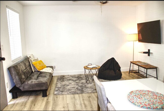 Foto del edificio - 329 Madison St