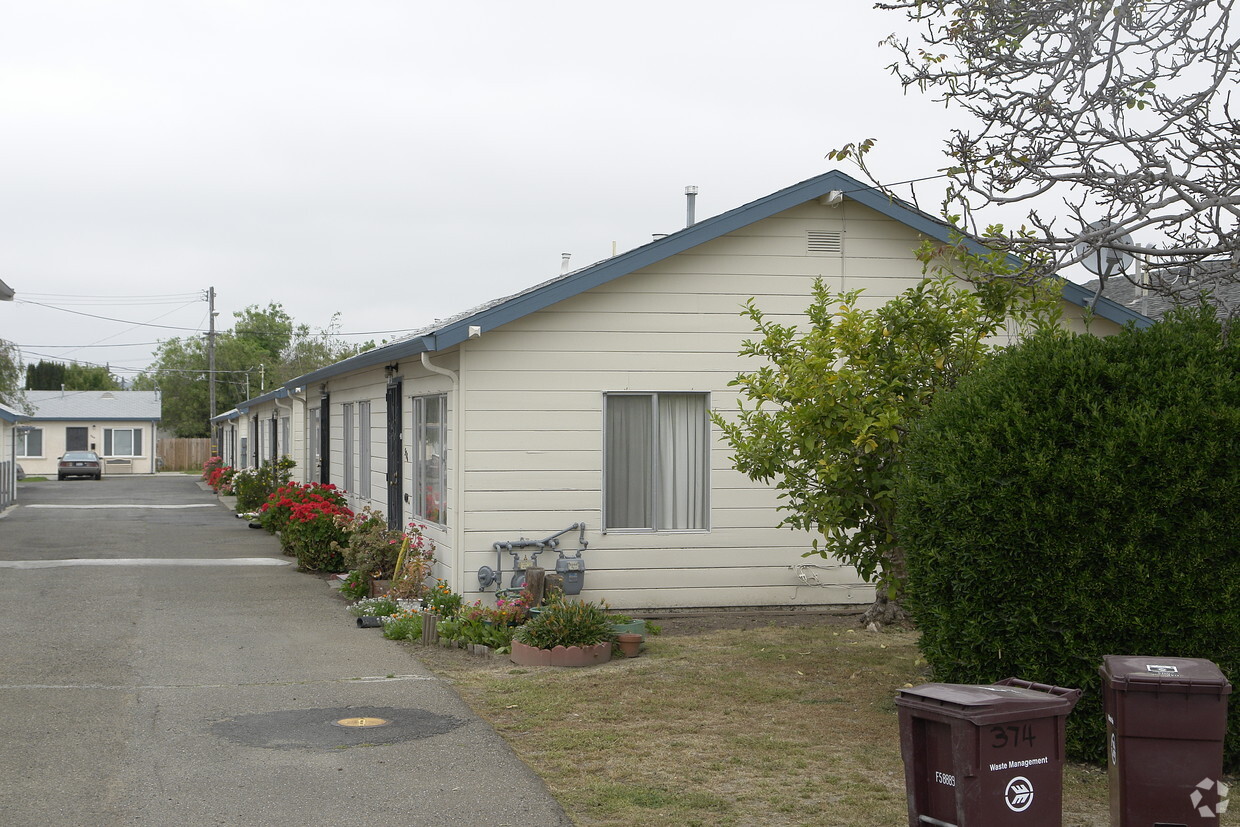 Primary Photo - 346-376 Grove Way