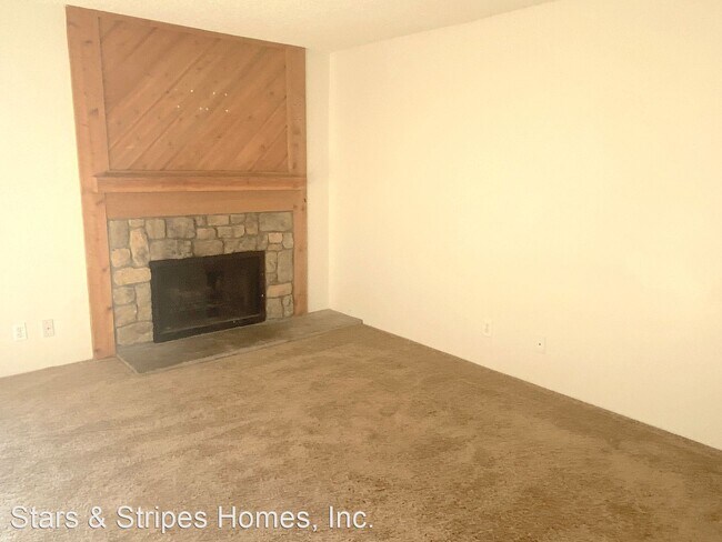 Building Photo - 2 br, 1.5 bath House - 14130 E. Temple Dri...