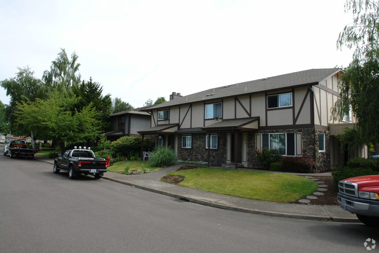 Building Photo - Iris Meadows Apartments