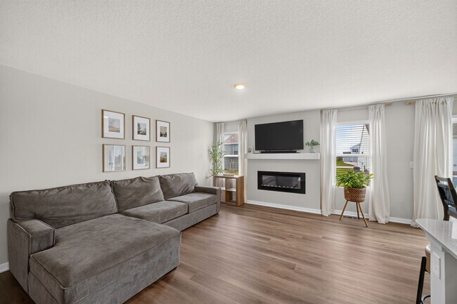 sala de estar grande - 1080 Bel Aire Ct