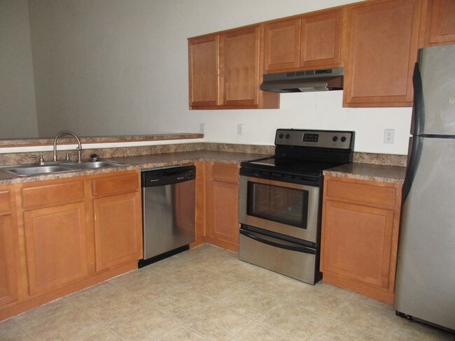 Building Photo - 4828 W Orangewood Ave