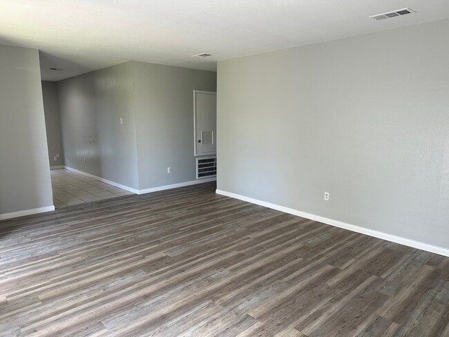 Building Photo - 221 Austin St