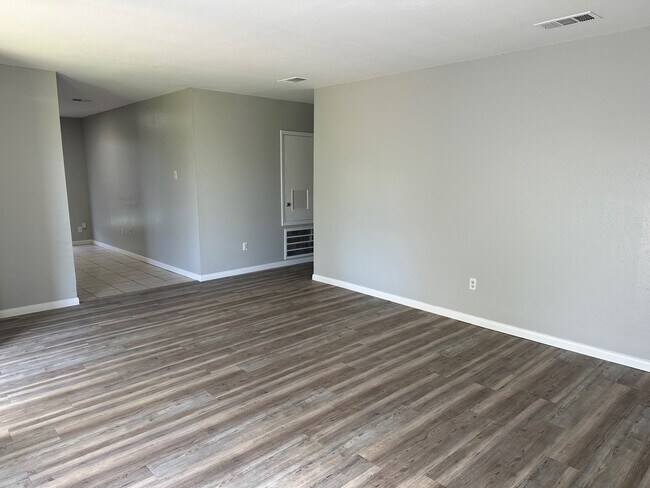 Foto del edificio - 221 Austin St