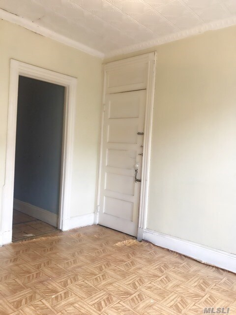 Foto del edificio - 64-40 Madison St