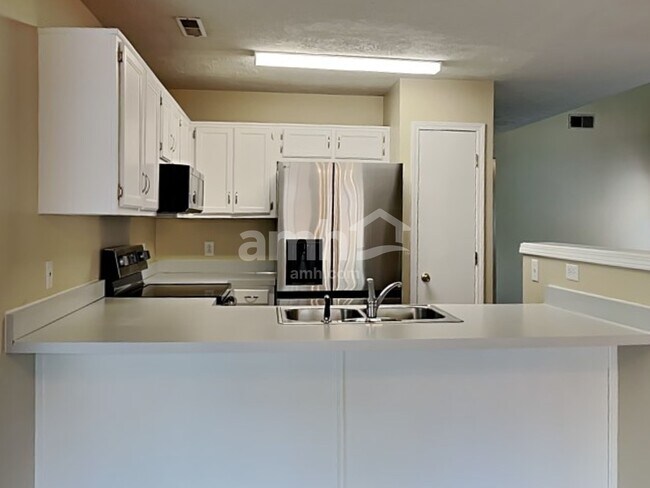 Foto del edificio - 5711 Briarwick Ct