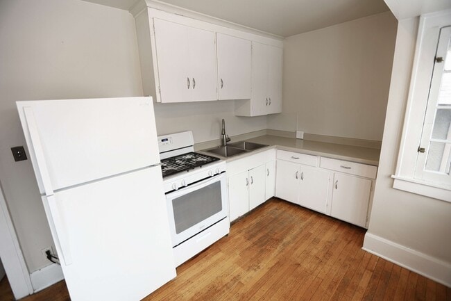 Building Photo - 617 Prospect Ave SE