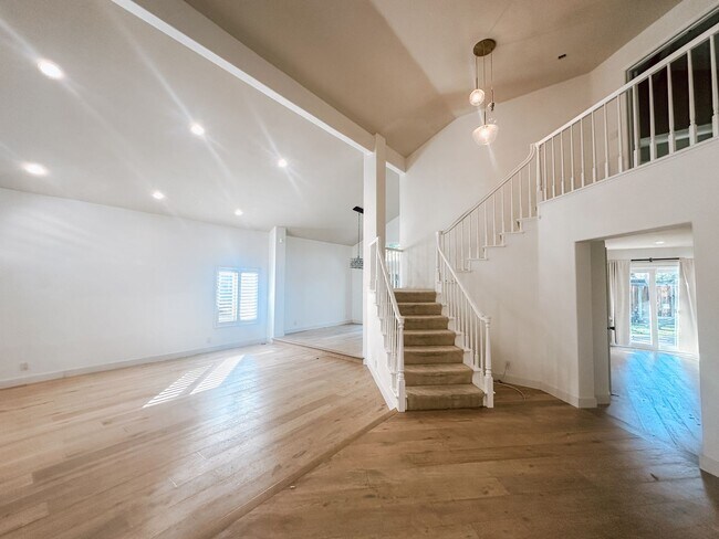 Building Photo - Gorgeous Home Available Now!