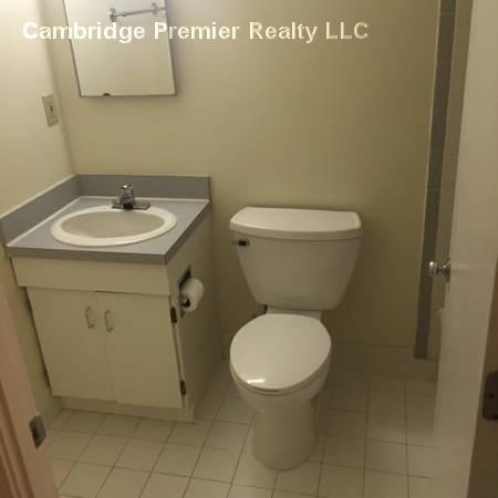 Building Photo - 4 University Rd