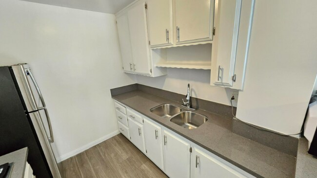 Foto del edificio - 545 Hayworth Ave