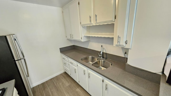 Building Photo - 545 Hayworth Ave