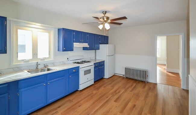 Building Photo - 76 Brown St