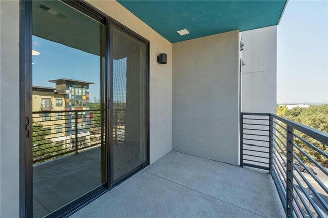 Building Photo - 1701 Simond Ave