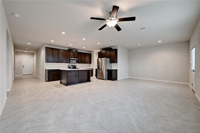 Building Photo - 11805 Saddle Rock Dr