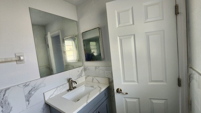 Building Photo - 2205 Calexico Way S