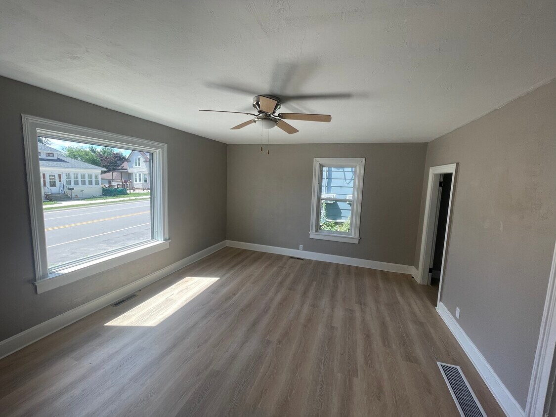 Foto principal - 422 E Main St