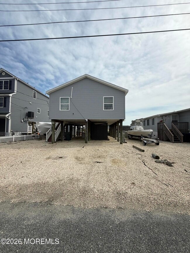 Building Photo - 128 E Dory Dr