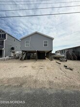 Building Photo - 128 E Dory Dr