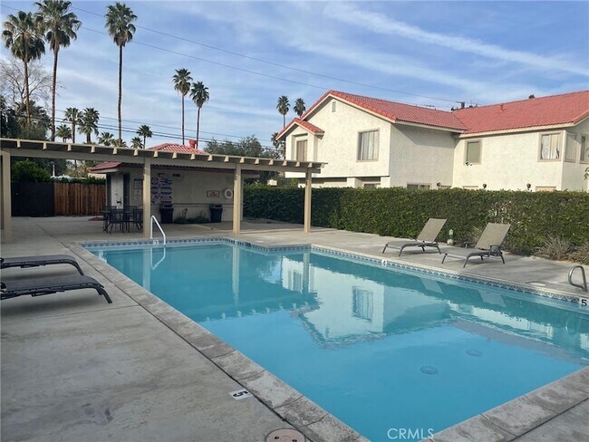 Foto del edificio - 74614 Driftwood Dr