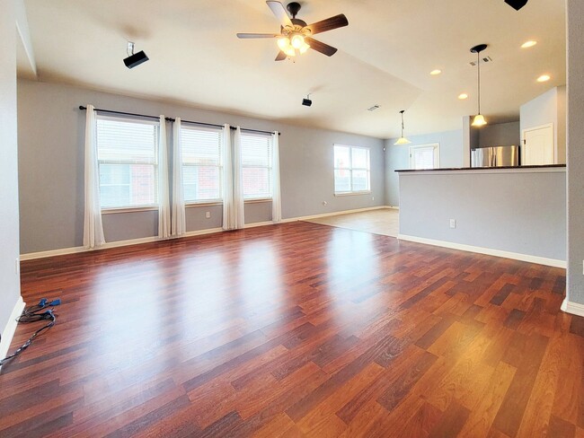 Building Photo - Beautiful 4 BR / 2 BA Home for Rent