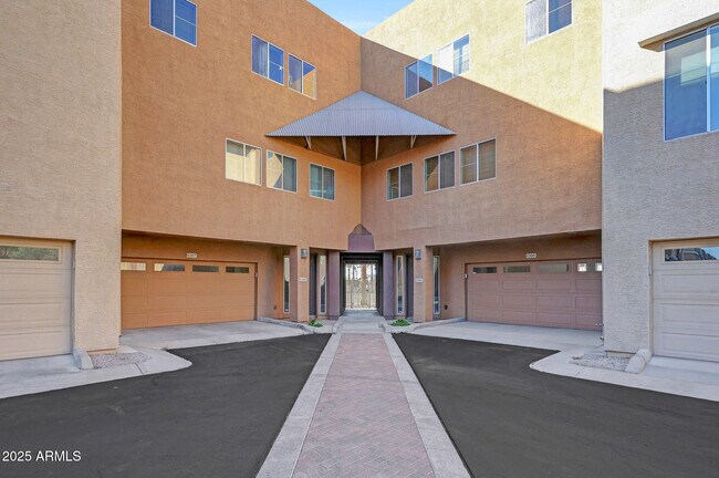 Building Photo - 6605 N 93RD Ave