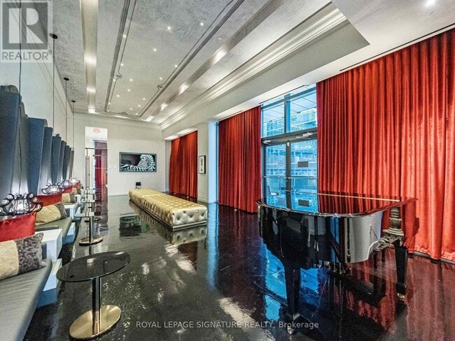 Building Photo - 197 Yonge St