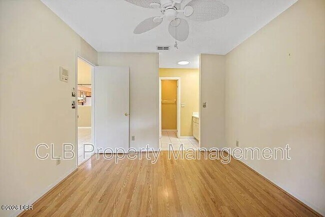 Building Photo - 6177 Sequoia Dr