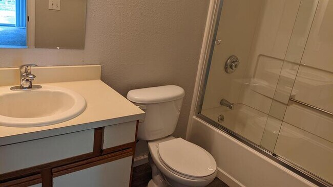 Foto del edificio - 749 Hilltop Ln