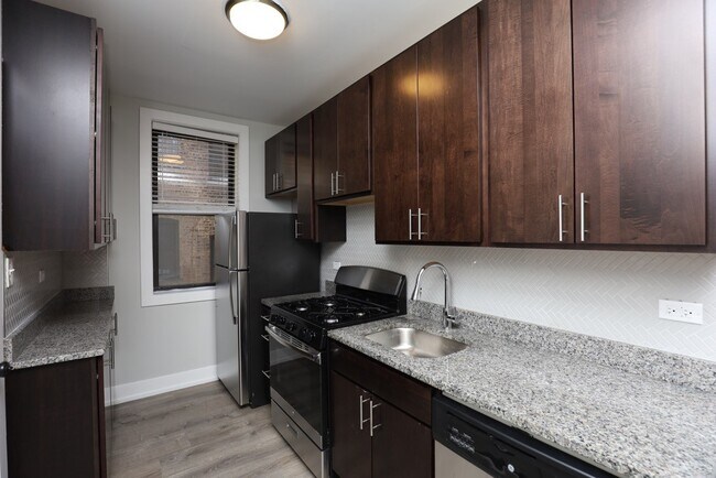 Foto del edificio - 716 W Brompton Ave