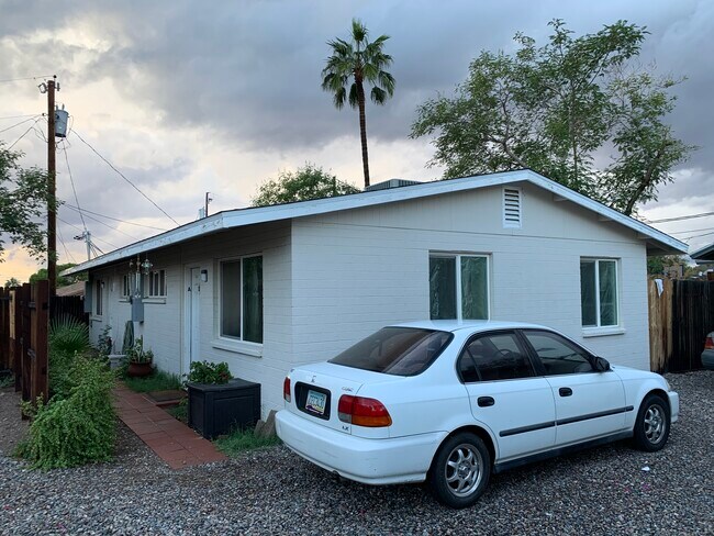 Building Photo - 1320 W Cochise Dr