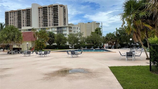 Foto del edificio - 1651 NE 115th St