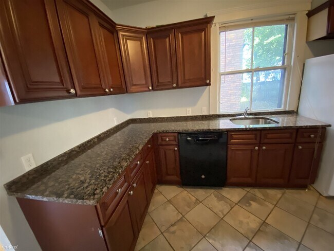 Foto del edificio - 7 br, 3 bath House - 945 Greenwood Ave