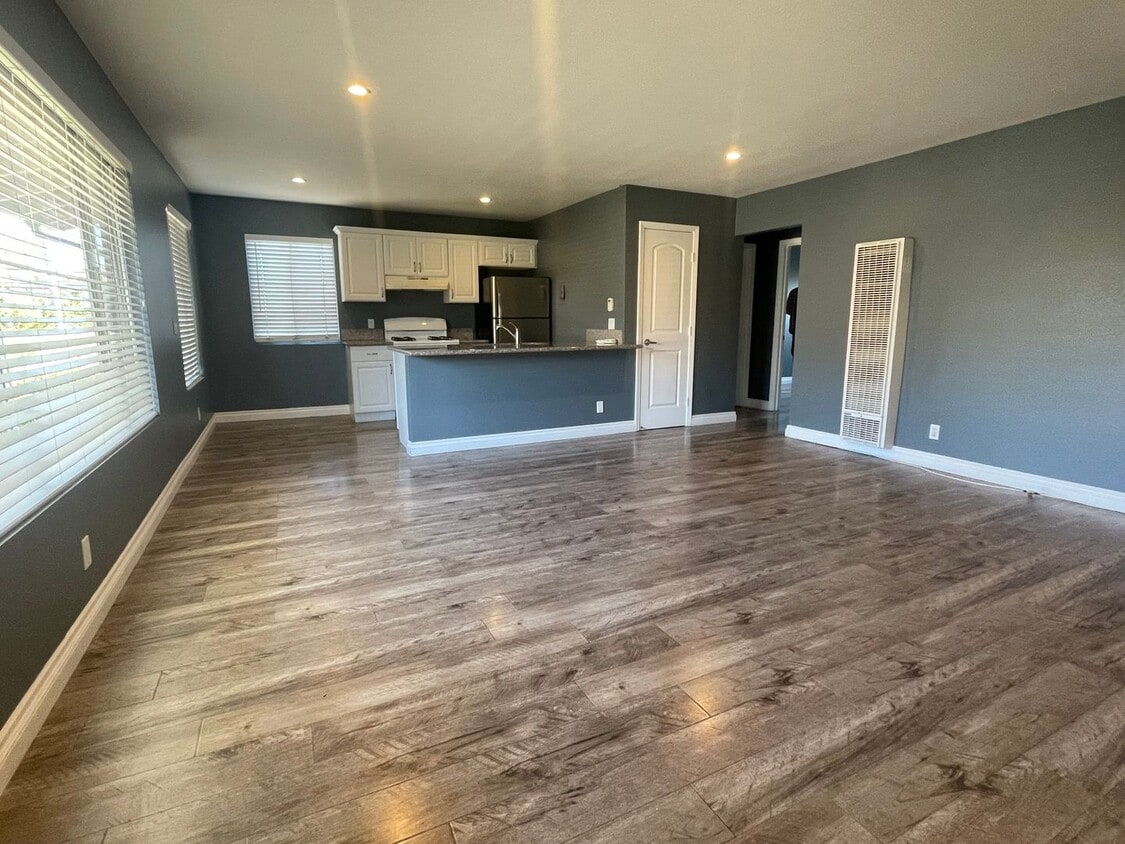 Primary Photo - Kona Kai Community 2 Bedroom 1/5 Bath Corn...