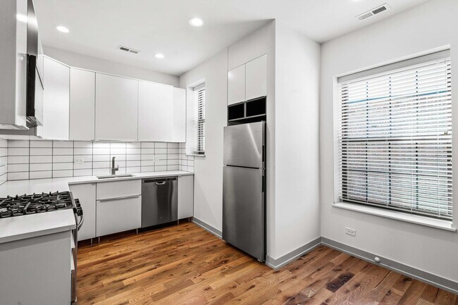 Foto del edificio - 325 E 44th St