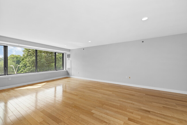 Living/Dining - 165 Tremont St