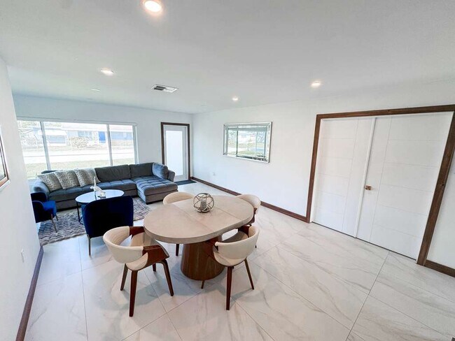 Foto del edificio - 2216 NW 4th Ave