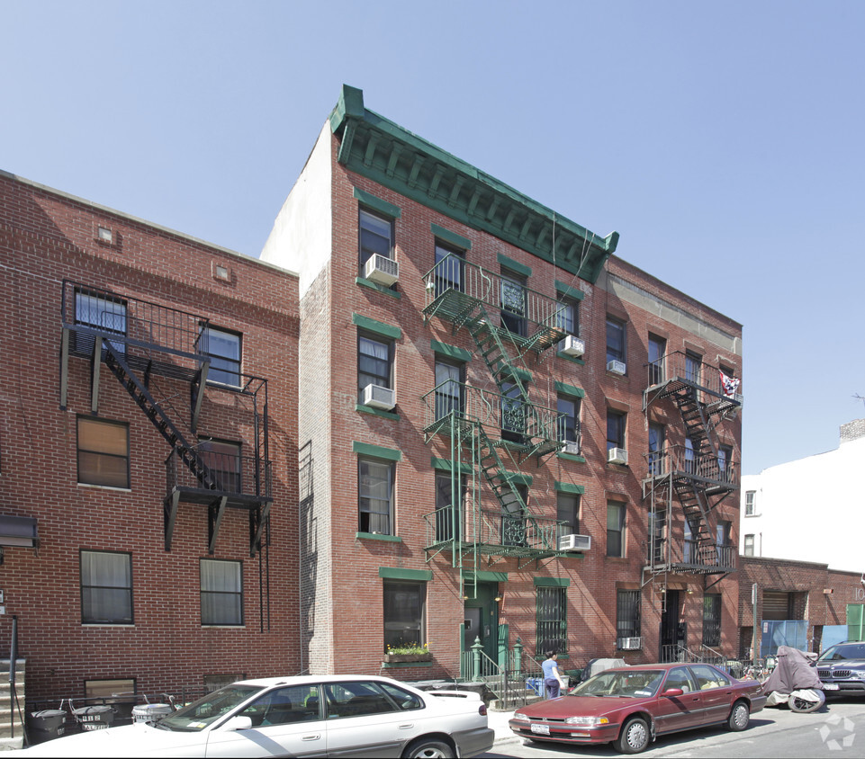 Primary Photo - 110 Baltic St