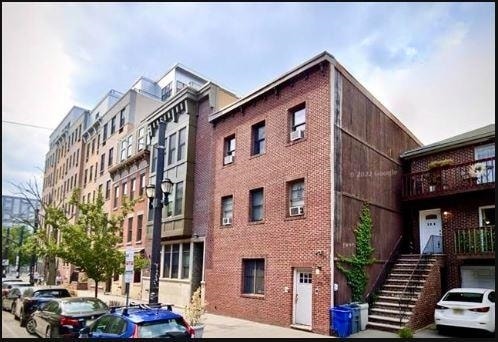 Building Photo - 136 Essex St