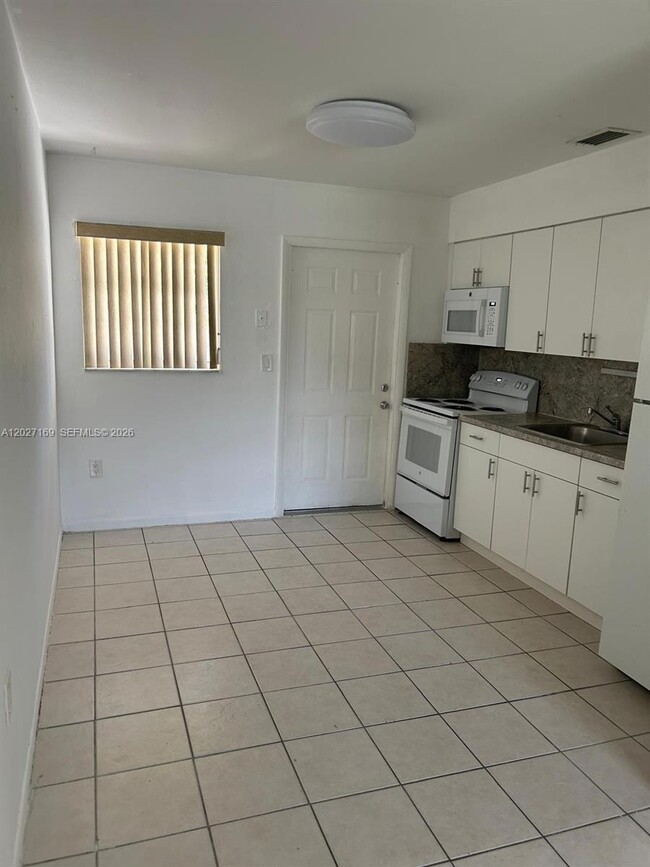Foto del edificio - 1923 SW 99th Terrace