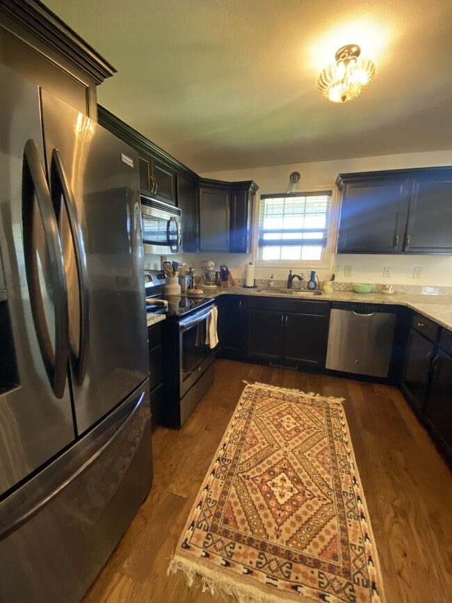 Building Photo - 1053 Castlerock Dr