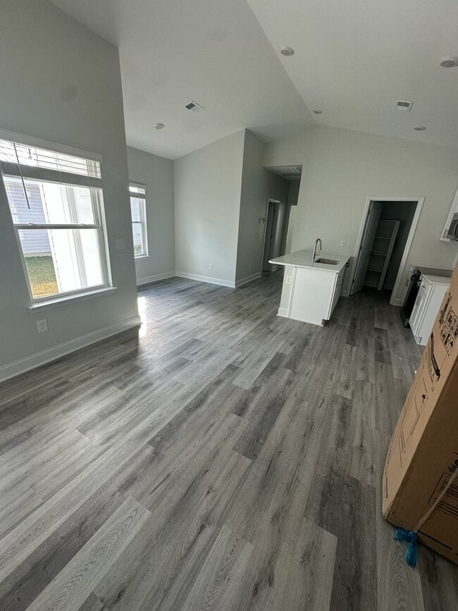 Building Photo - 405 Apple Ln